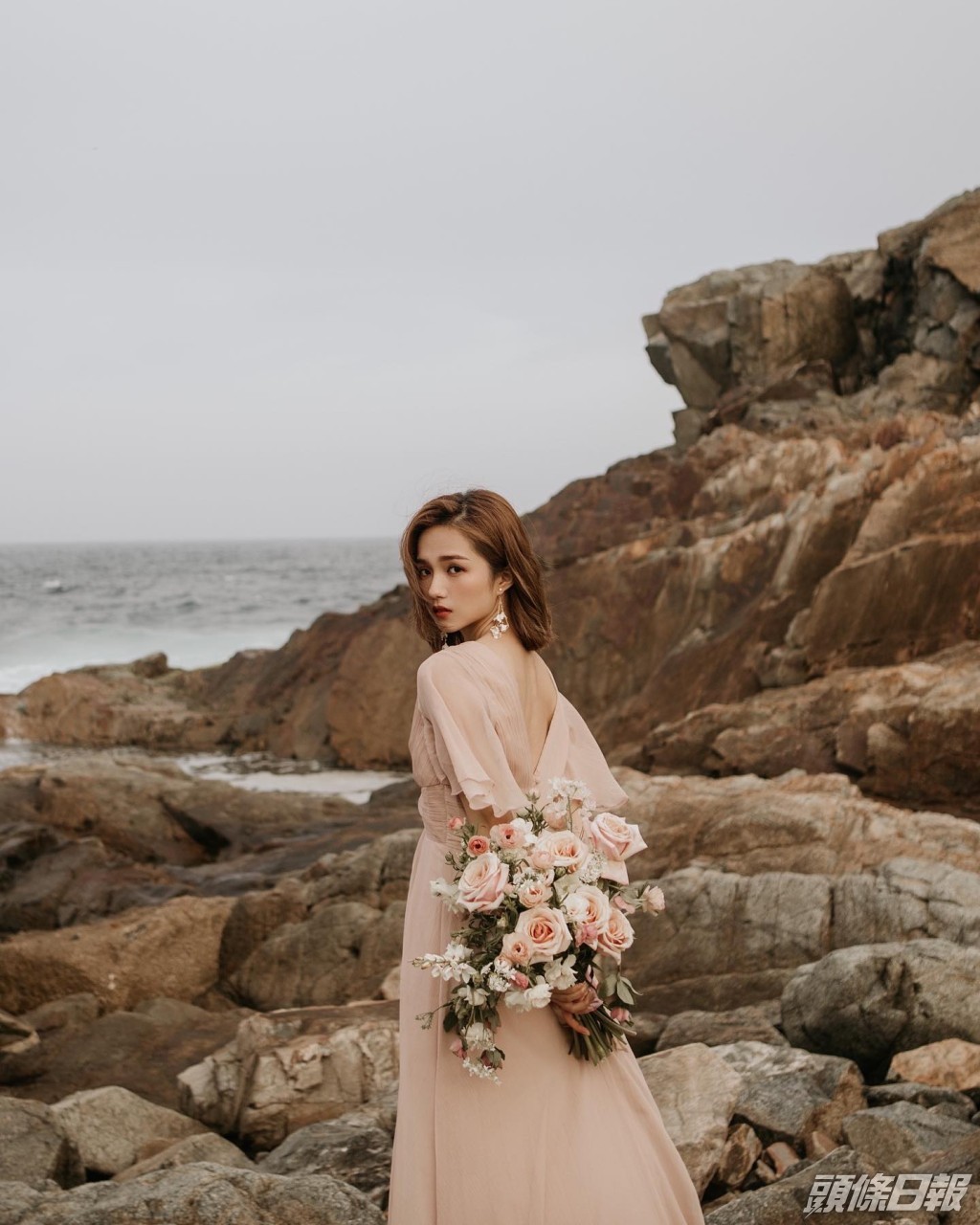 鄧卓殷一身肌肉結實，在IG亦毫不吝嗇自己的美好身材，大晒21吋纖腰及人魚線。